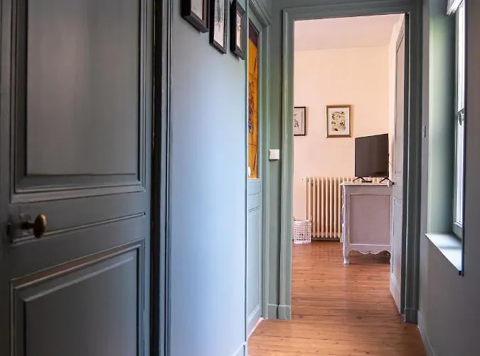 Clos Saint-martin בית הארחה 4*