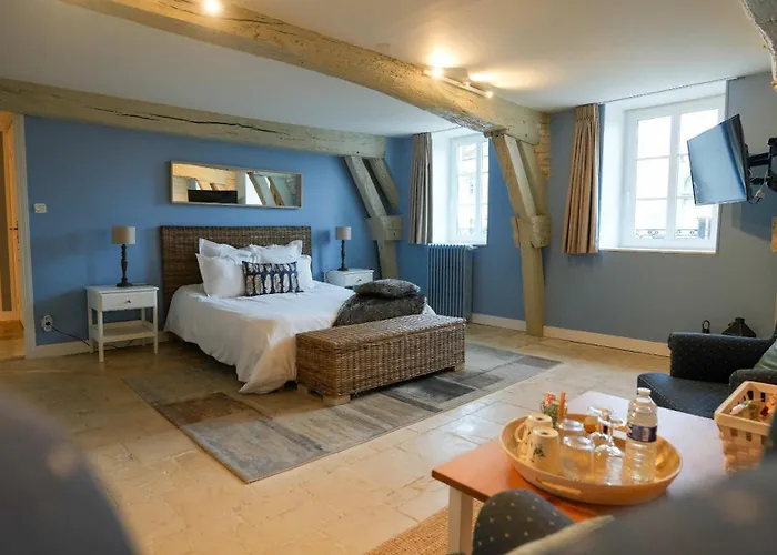 Clos Saint-martin בית הארחה 4*